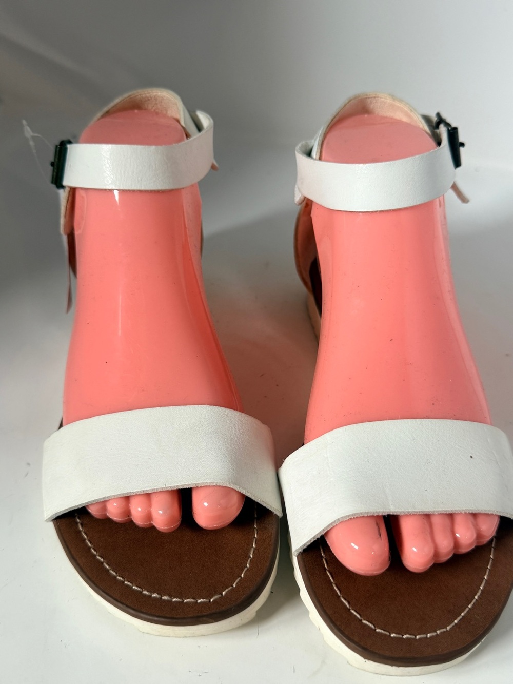 New Mossimo size 8 white sandal